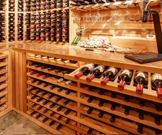 Cave à vin du restaurant La Table de Trois à Bordeaux